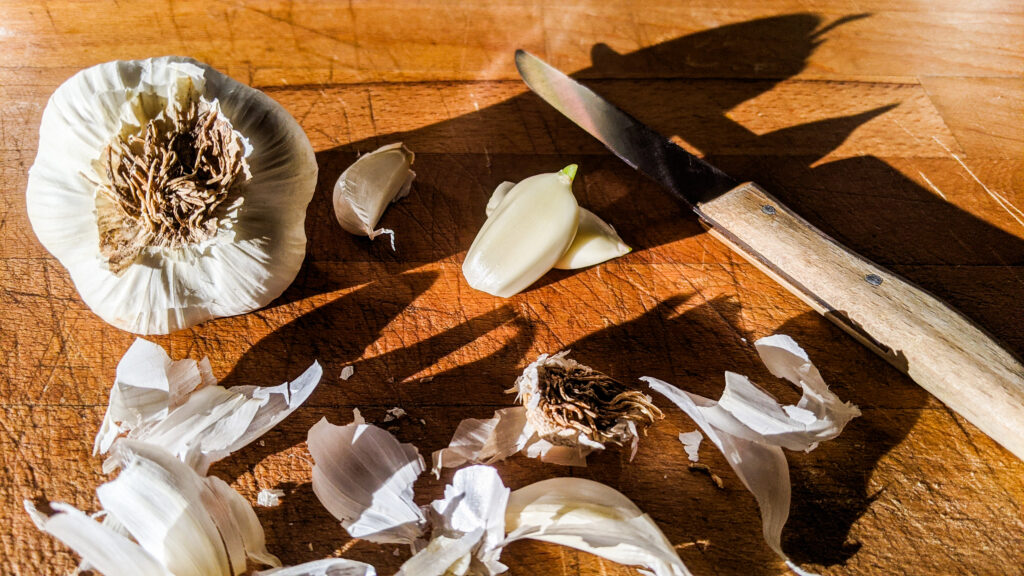 Knoblauch für Croutons aus Brot