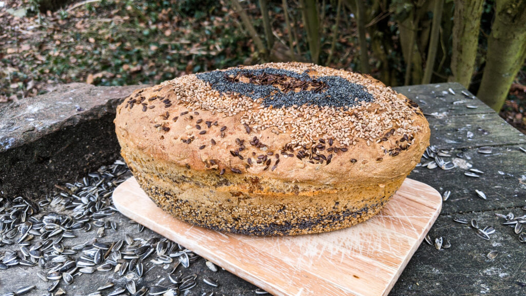 Fertig gebackenes Dinkel-Roggen-Brot