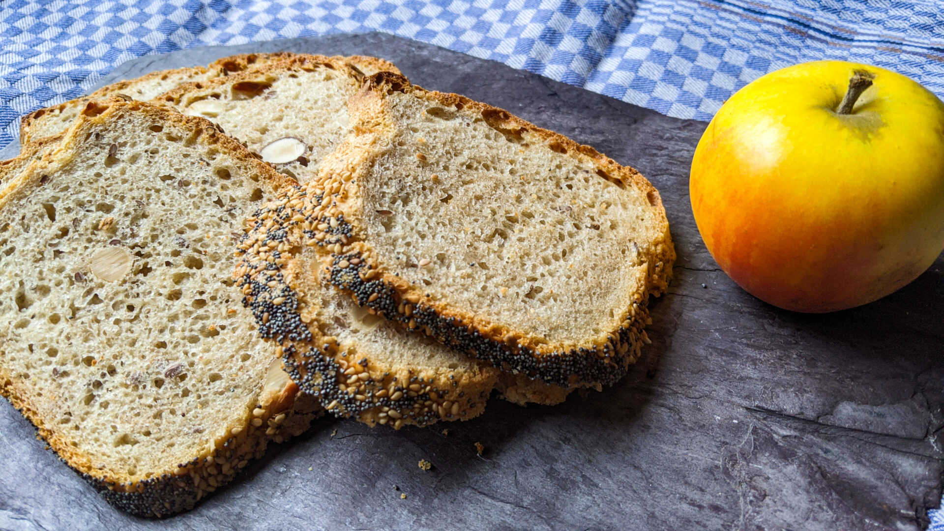 EINFACHES DINKEL-ROGGEN-BROT MIT NÜSSEN UND SAATEN - improplant