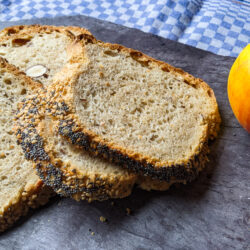 Einfaches Dinkel-Roggen-Brot mit Apfel