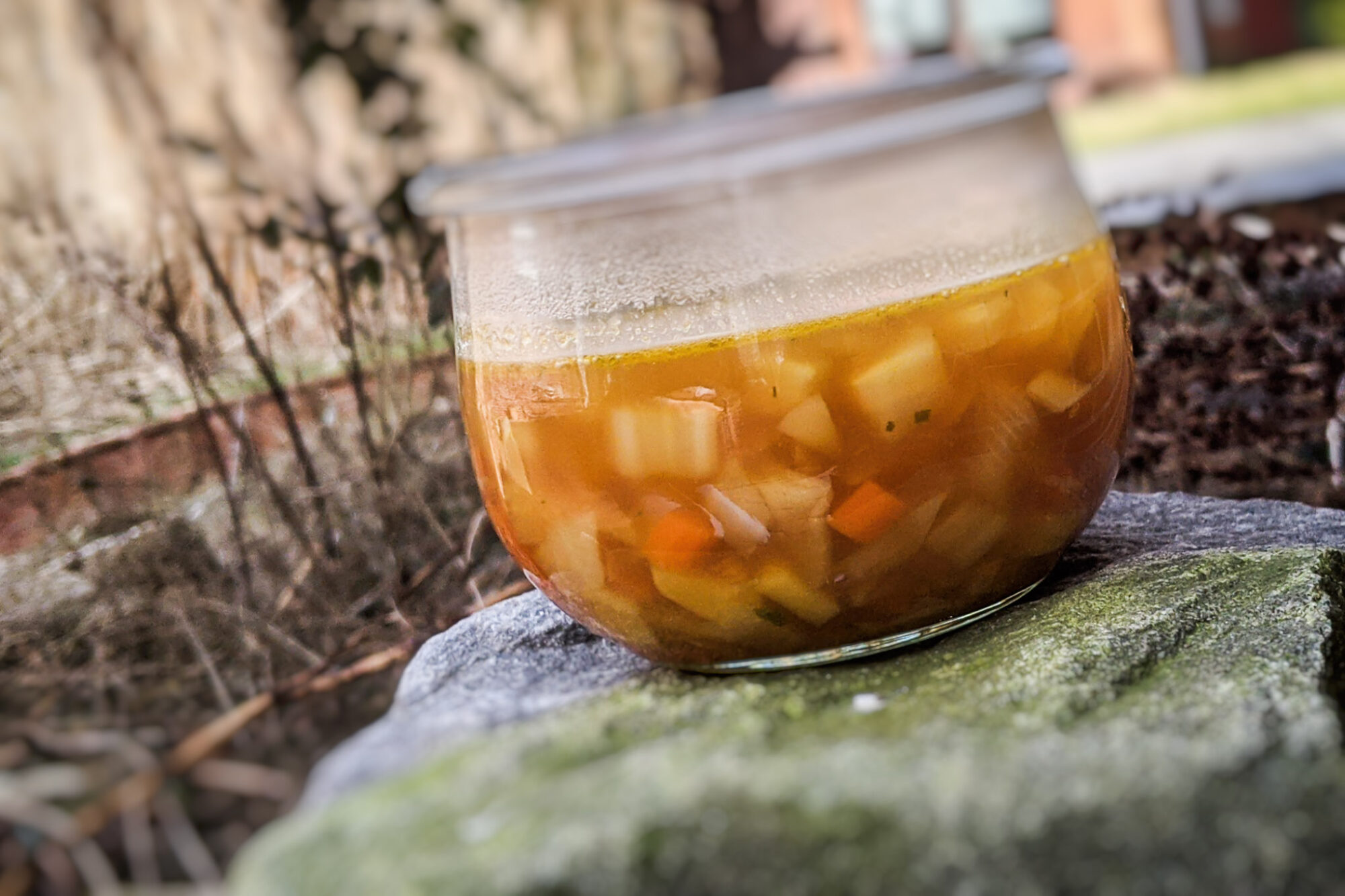 schnelle Kohlsuppe im Glas, outdoor