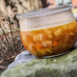 schnelle Kohlsuppe im Glas, outdoor