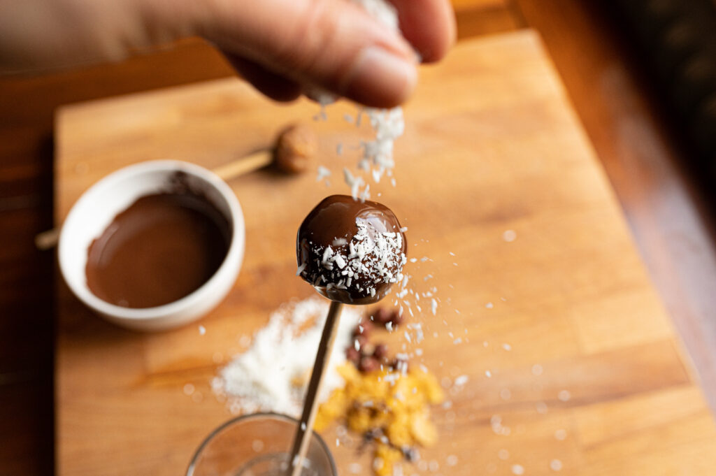 CAKE POPS Topping drüberstreuen