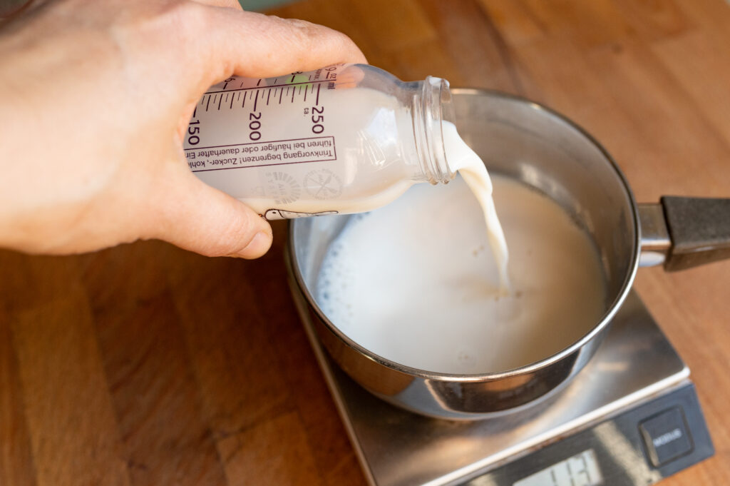 HEFEZOPF Milch erwärmen