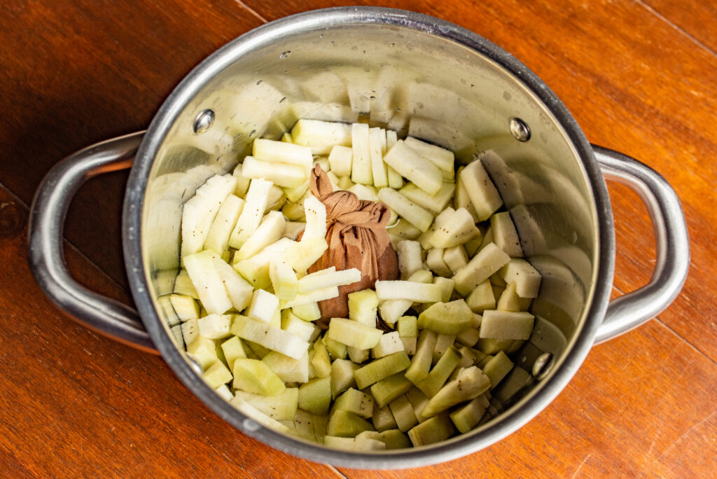 HERINGSSTIPP VEGAN Zutaten im Topf