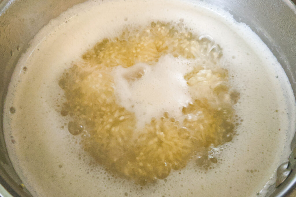 HIRSE-PUFFER Hirse kocht auf