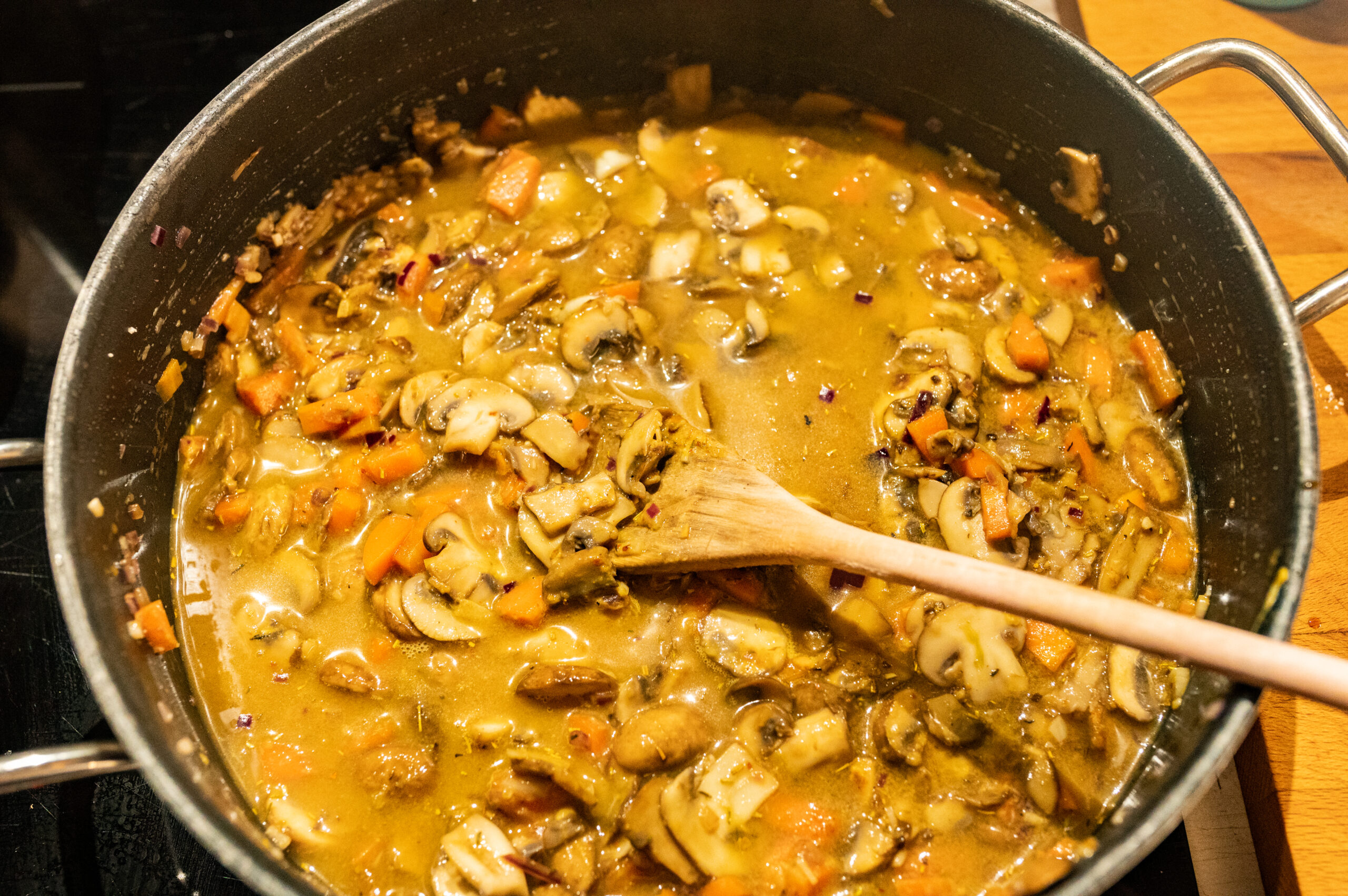 Herzhafte Waffeln mit Pilz Stroganoff