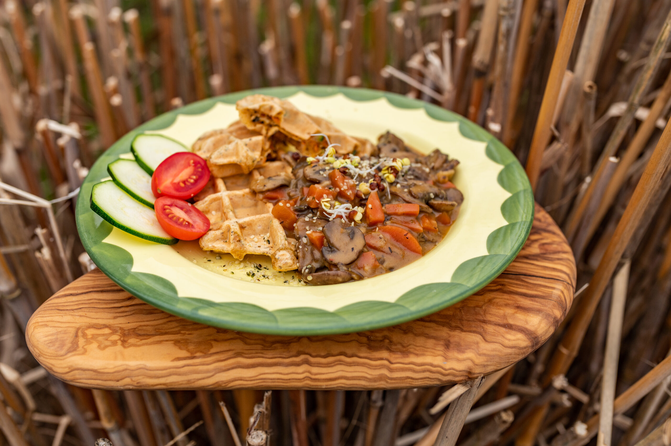 Eine gute Kombi: Pilze, eine sämige Sauce und dazu Waffeln!
